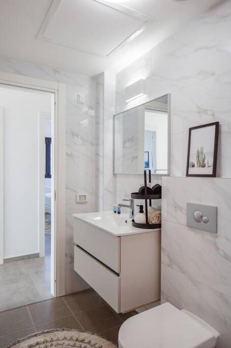 O&O Group- Magical 4Br Apt With Panoramic Sea View Bat Yam Exteriör bild