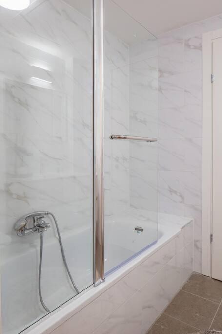 O&O Group- Magical 4Br Apt With Panoramic Sea View Bat Yam Exteriör bild